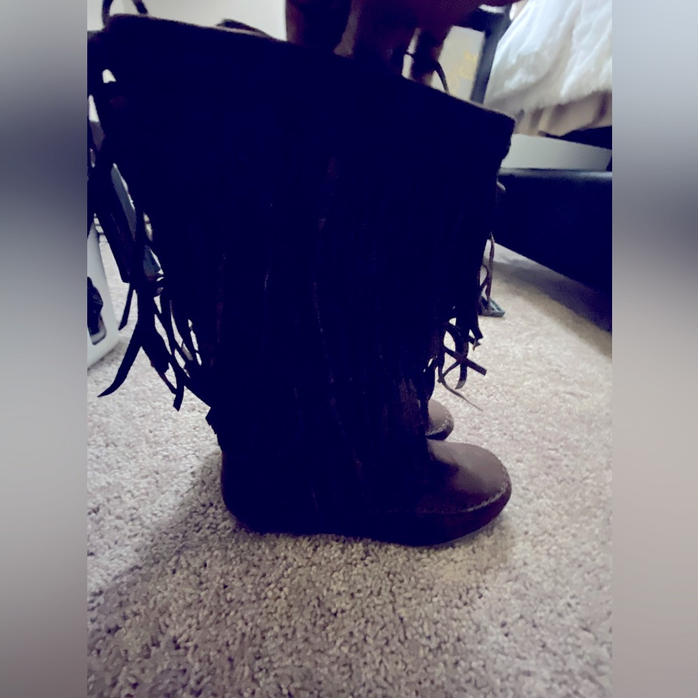 Cute fringe boots